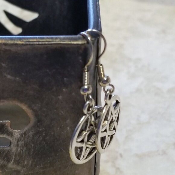 Wiccan Pagan Pentacle Antique Silver Plated Handcrafted Circle Drop Earrings - Picture 3 of 5
